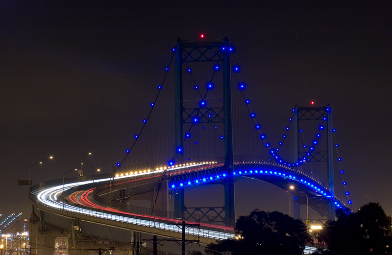 Vincent Thomas Bridge at night